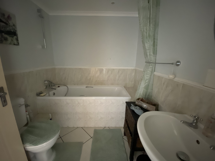 To Let 1 Bedroom Property for Rent in Strand Central Western Cape